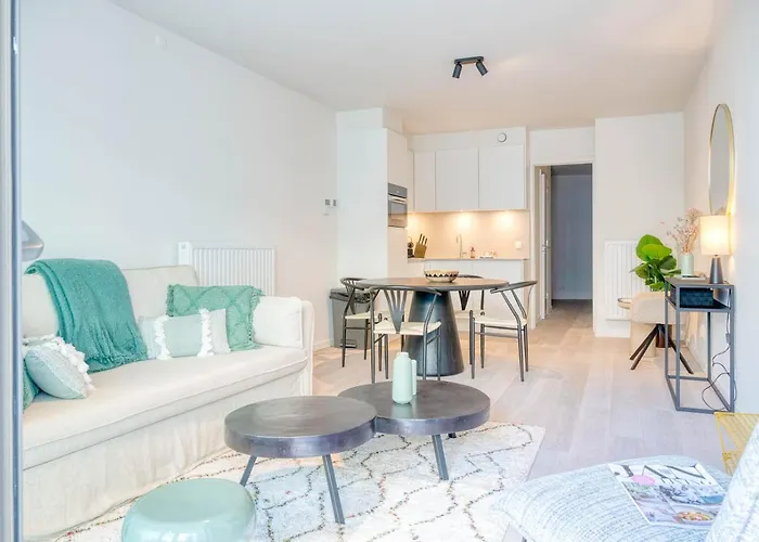 Cozy 5-Person Apartment Near The Beach In Oostende